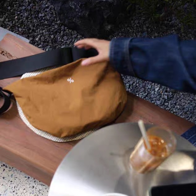 Crossbody torba u Dumpling stilu, od najlona, zatvarač, tajni džep sa zatvaranjem, trodimenzionalni dizajn