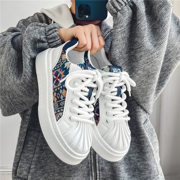 Muške tenisice, gornjište od sintetičke kože, mrežasta podstava, debela potplata s niskim petom, vezanje šnurkama, potplat injekcijskom formom