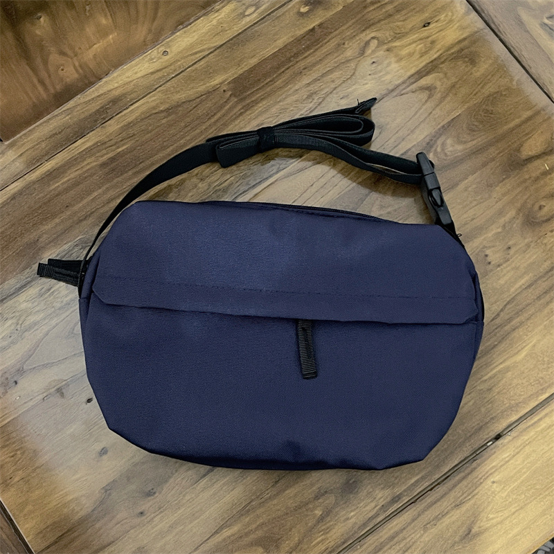 Muška crossbody torba od Oxford platna, vodootporna i ultralagana, podstava od poliestera, jednobojna
