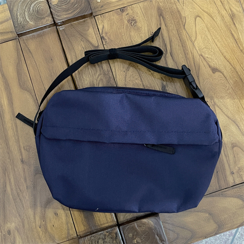 Muška crossbody torba od Oxford platna, vodootporna i ultralagana, podstava od poliestera, jednobojna