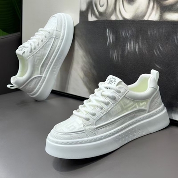 Muške tenisice – okrugli vrh, gornji dio od umjetne kože, potplat PVC, mrežasta podstava, vezanje šnuralima