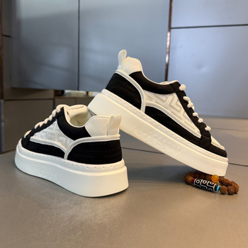 Muške tenisice – okrugli vrh, gornji dio od umjetne kože, potplat PVC, mrežasta podstava, vezanje šnuralima