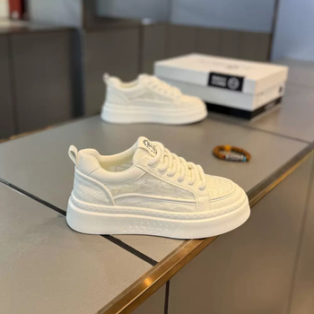 Muške tenisice – okrugli vrh, gornji dio od umjetne kože, potplat PVC, mrežasta podstava, vezanje šnuralima