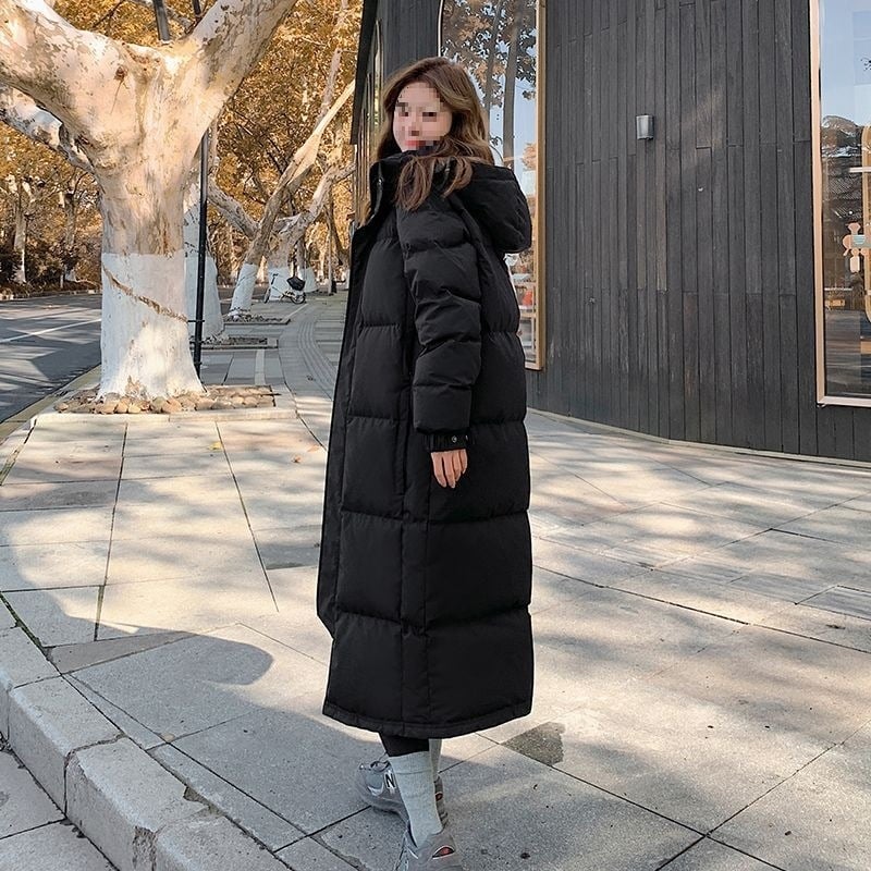 Jakna od patjeg perja, 70–75% punjenja, debela, slobodan kroj, ultra kratka duljina, kapulja koja se može skinuti