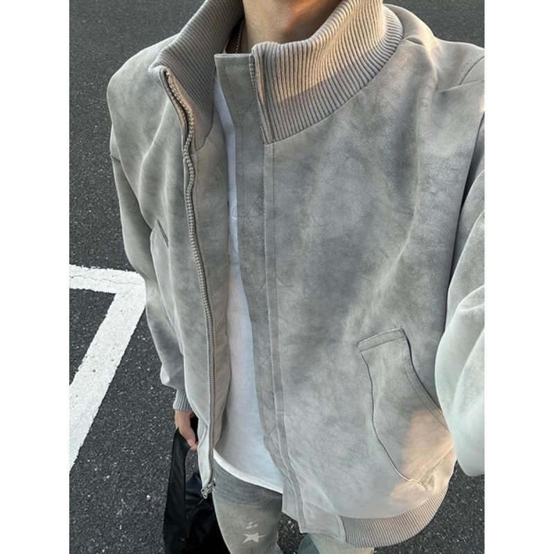 PU bőrből készült bomber dzseki tie-dye mintázattal, kapucnival, álló gallérral, cipzáras záródással, poliészter bélés