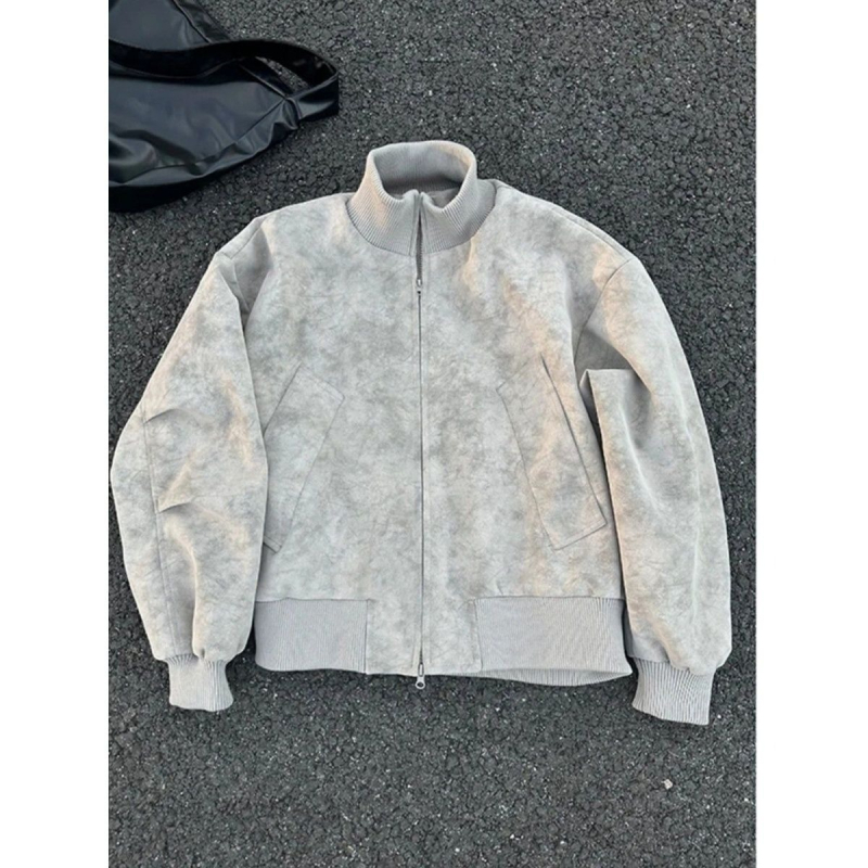 PU bőrből készült bomber dzseki tie-dye mintázattal, kapucnival, álló gallérral, cipzáras záródással, poliészter bélés