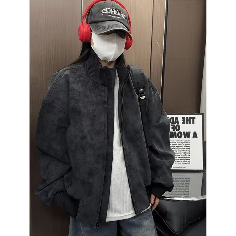 PU bőrből készült bomber dzseki tie-dye mintázattal, kapucnival, álló gallérral, cipzáras záródással, poliészter bélés