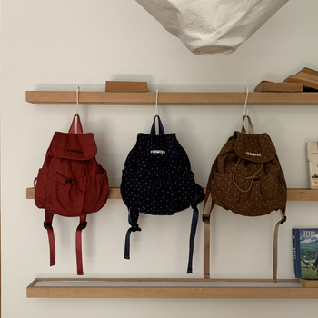 Unisex ruksak u korejskom stilu s točkastim uzorkom, lagana pamučna tkanina, džep za telefon, zatvaranje kapicom, podstava od poliestera