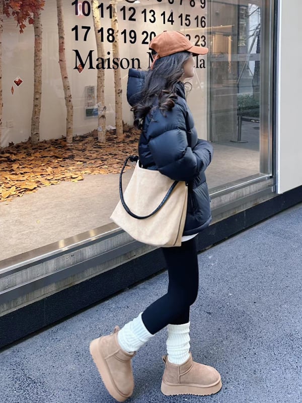 Puf jakna s odvojivom kapom, slobodna silueta, srednja duljina 65–80 cm, sadržaj bijelog patka 76–80%