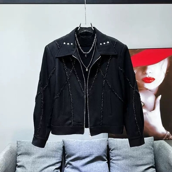 Muško sako s reverom, detalji šivanja, minimalistički stil, uski kroj, dugi rukavi, jesen