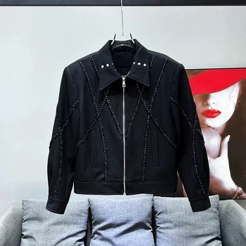 Muško sako s reverom, detalji šivanja, minimalistički stil, uski kroj, dugi rukavi, jesen