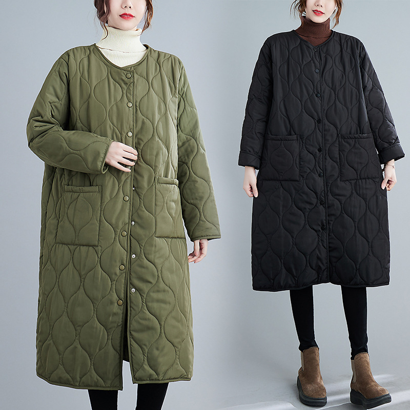 Артистично ретро подплътено дамско яке, свободен силует, средна дължина, полиестер с еластан и пълнеж пух-памучен.