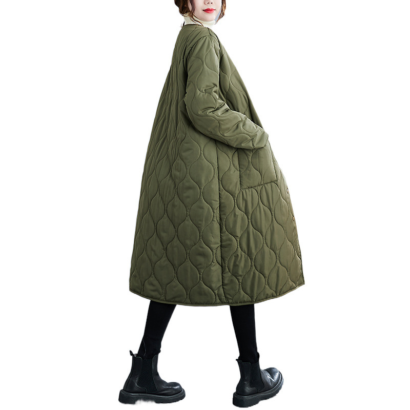 Артистично ретро подплътено дамско яке, свободен силует, средна дължина, полиестер с еластан и пълнеж пух-памучен.