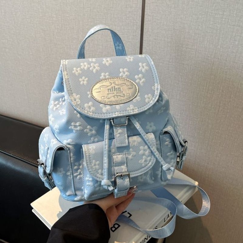 Rucsac de femei pentru uz zilnic — minimalist și lux discret (Material: nailon; Capacitate sub 20 L; Căptușeală: poliester; Vara 2025)