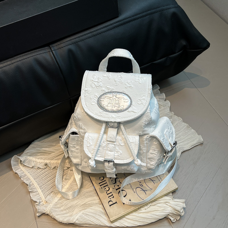 Rucsac de femei pentru uz zilnic — minimalist și lux discret (Material: nailon; Capacitate sub 20 L; Căptușeală: poliester; Vara 2025)