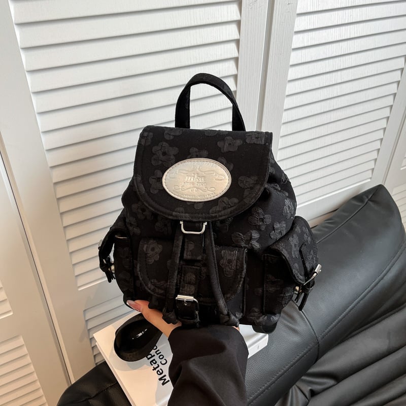 Rucsac de femei pentru uz zilnic — minimalist și lux discret (Material: nailon; Capacitate sub 20 L; Căptușeală: poliester; Vara 2025)