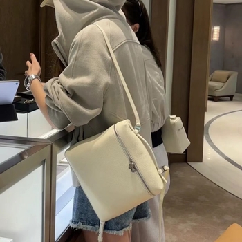 Ženski PU ruksak, street-trend stil, trodimenzionalni vanjski dizajn, zatvaranje na zip, unutarnja džep sa zipom