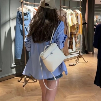 Ženski PU ruksak, street-trend stil, trodimenzionalni vanjski dizajn, zatvaranje na zip, unutarnja džep sa zipom