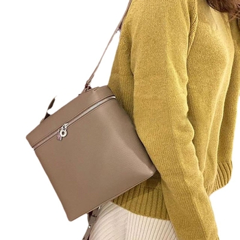 Ženski PU ruksak, street-trend stil, trodimenzionalni vanjski dizajn, zatvaranje na zip, unutarnja džep sa zipom