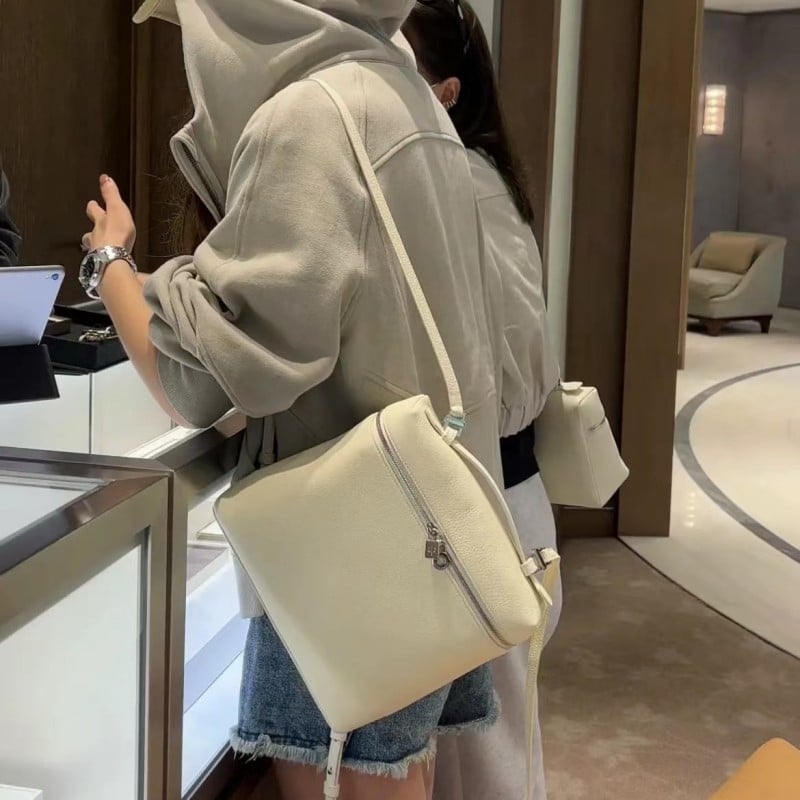 Ženski PU ruksak, street-trend stil, trodimenzionalni vanjski dizajn, zatvaranje na zip, unutarnja džep sa zipom