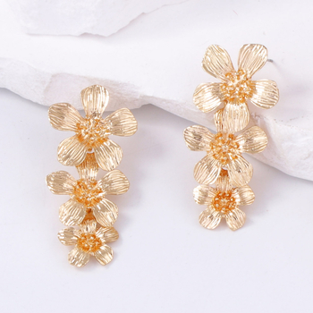 Yueli обеци – цинкова сплав, форма цвете, дизайн в стил личностен тренд за жени