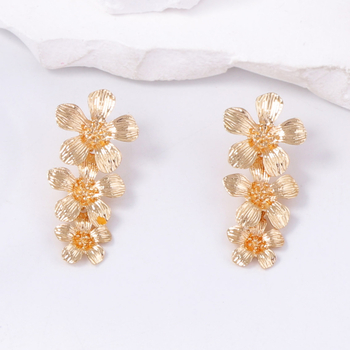 Yueli обеци – цинкова сплав, форма цвете, дизайн в стил личностен тренд за жени