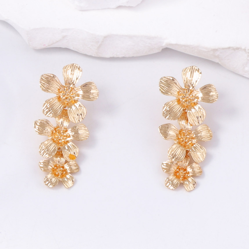 Yueli обеци – цинкова сплав, форма цвете, дизайн в стил личностен тренд за жени