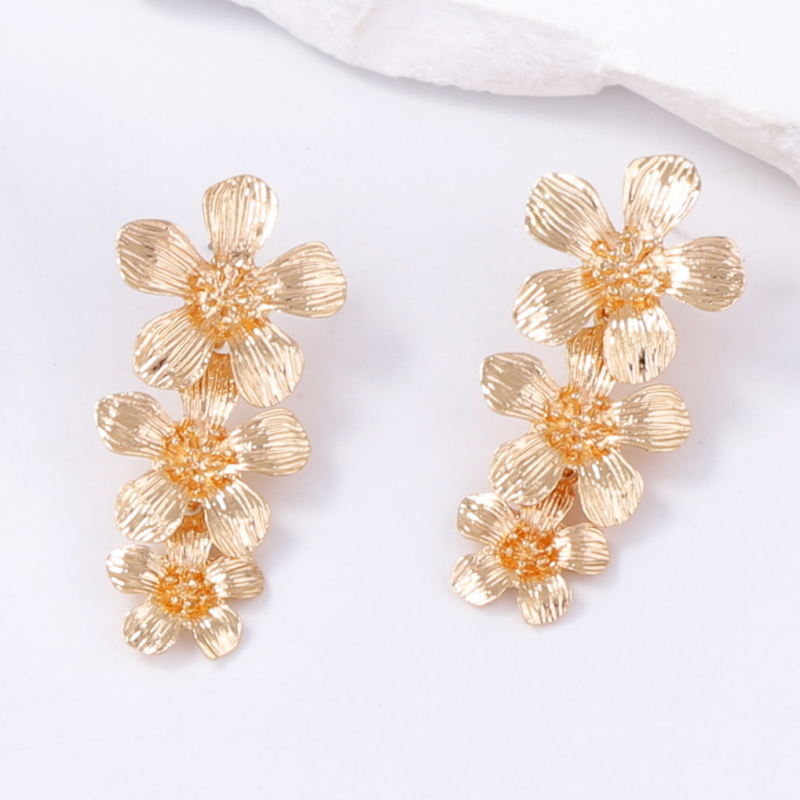 Yueli обеци – цинкова сплав, форма цвете, дизайн в стил личностен тренд за жени