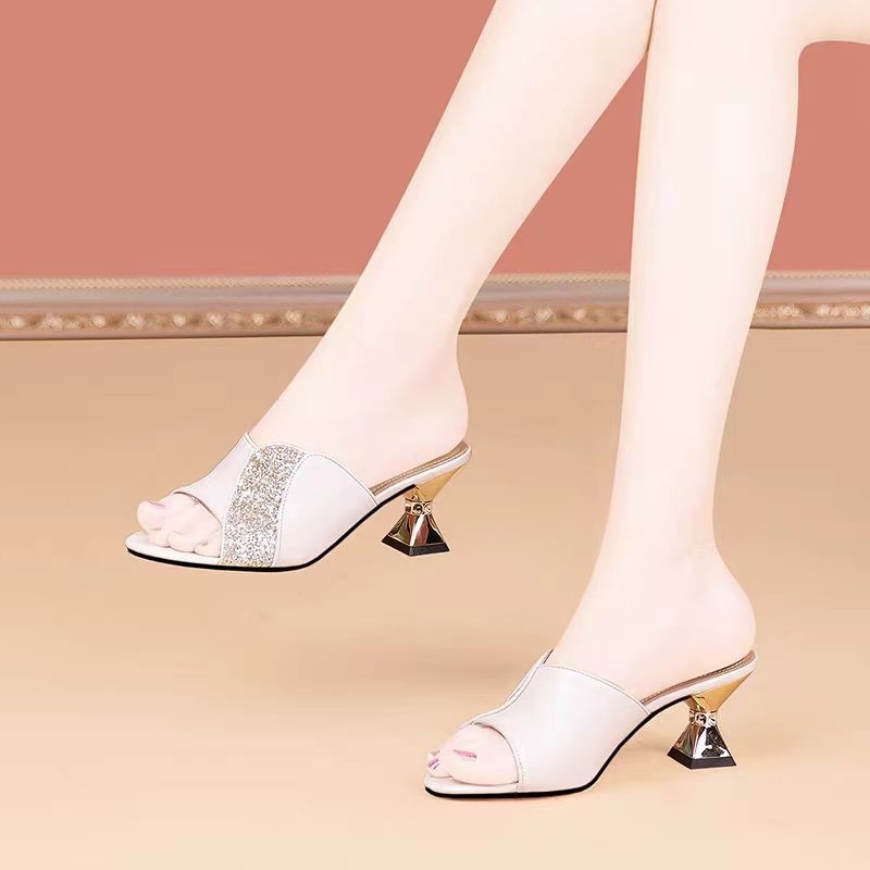 Ženske sandale od umjetne kože, okrugli vrh, niski pet 1–3 cm, gumena potplat, ljetni casual stil
