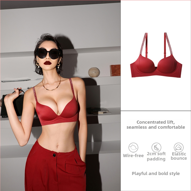 Nylonová podprsenka s 3/4 košíčkami, bez kovového obrúča, tvarovaná miska s tenkým horným okrajom a hrubším spodným okrajom, pevné dvojité ramienka, zadný trojradový háčik