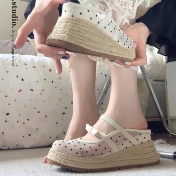 Ženske sandale na klin – mrežasti gornji dio, zatvoreni prsti, slip-on, PU podstava, gumena podloga 3–5 cm, svakodnevni stil