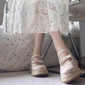 Ženske sandale na klin – mrežasti gornji dio, zatvoreni prsti, slip-on, PU podstava, gumena podloga 3–5 cm, svakodnevni stil