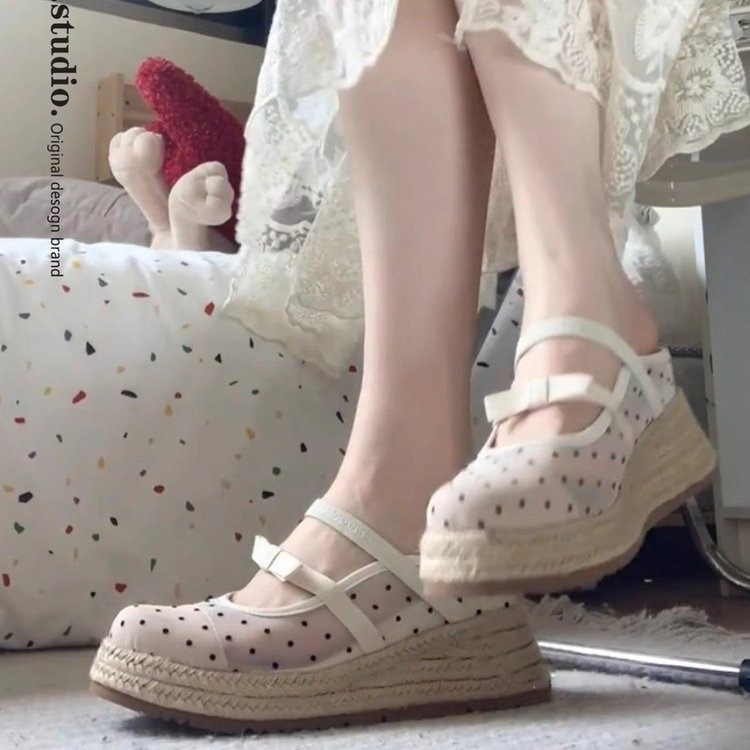 Ženske sandale na klin – mrežasti gornji dio, zatvoreni prsti, slip-on, PU podstava, gumena podloga 3–5 cm, svakodnevni stil
