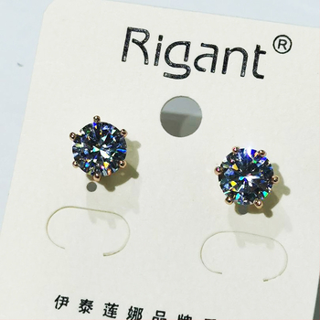 Unisex náušnice z kovového zliatku so zlatým povrchom, moissanit a zirkón, štýl Koruna, montáž so šiestimi hrotmi