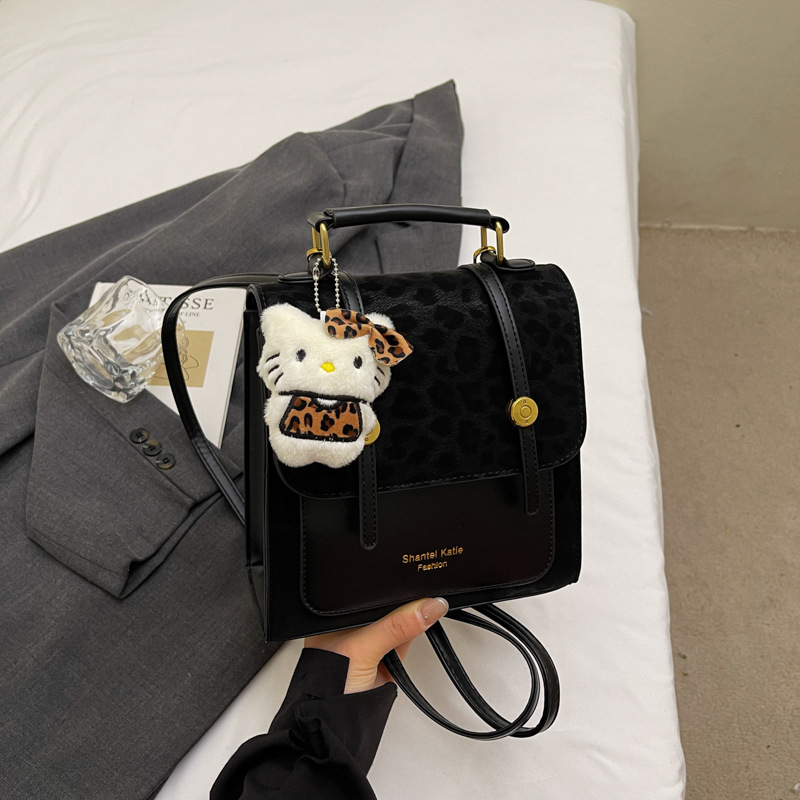 Ruksak – gradska jednostavnost s retro školskim stilom (Materijal: PU; Podstava: sintetička koža; Tip zatvaranja: poklopac; Unutarnji pretinac za telefon)