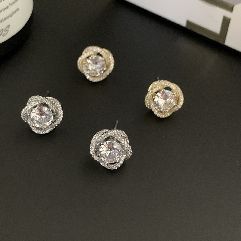 Naušnice Jiemo: cirkon geometrijski, elektroplatinirane, bakreni postovi