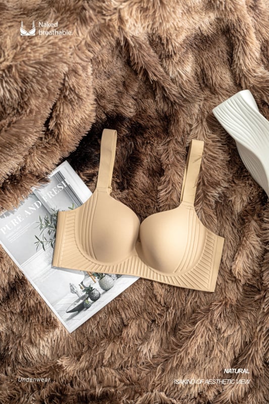 Sutien cu cupă 3/4, cupe modelate subțiri, susținere și adunare, bretele reglabilе, închidere pe spate cu patru rânduri