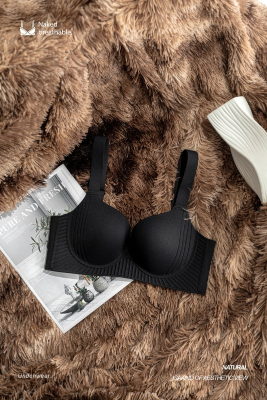 Sutien cu cupă 3/4, cupe modelate subțiri, susținere și adunare, bretele reglabilе, închidere pe spate cu patru rânduri