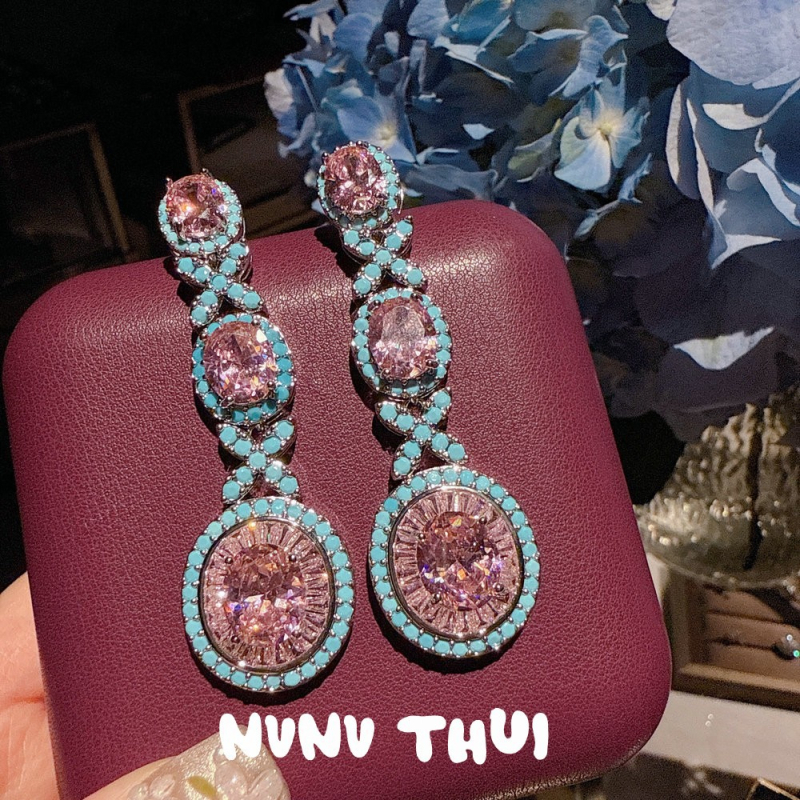 Σκουλαρίκια – Ζιρκόν σταγόνες με γεωμετρικό σχήμα, επεξεργασία ζιρκόνιο, ασημένια βύσματα στα αυτιά, στυλ παλάτι