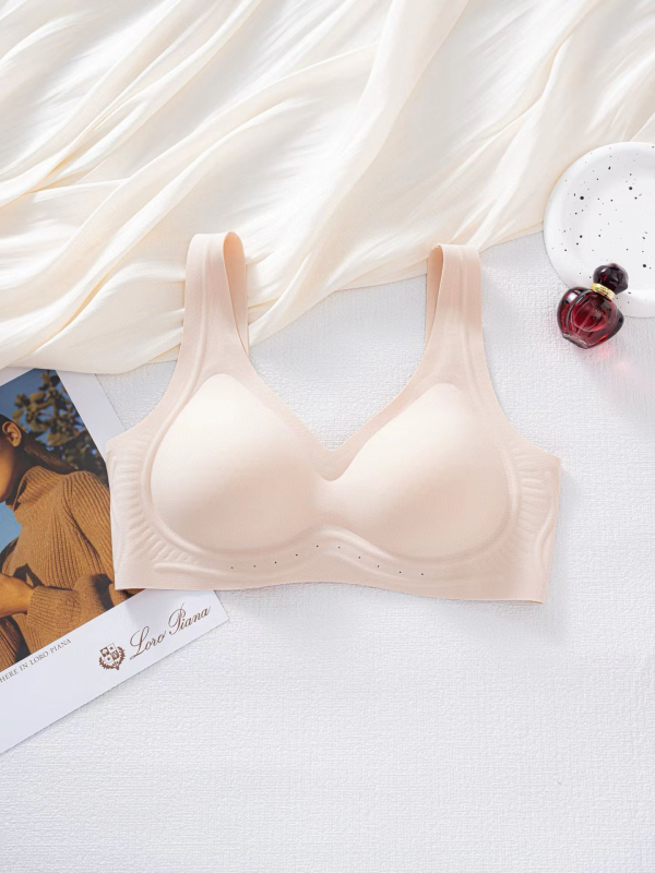 3/4 kosár, vékony formázott kosár, nylon anyag (fő- és bélés), fix vállpántok, hátsó három sor kapocs zárás