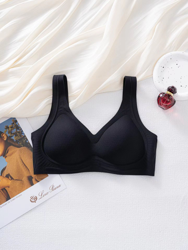 3/4 kosár, vékony formázott kosár, nylon anyag (fő- és bélés), fix vállpántok, hátsó három sor kapocs zárás