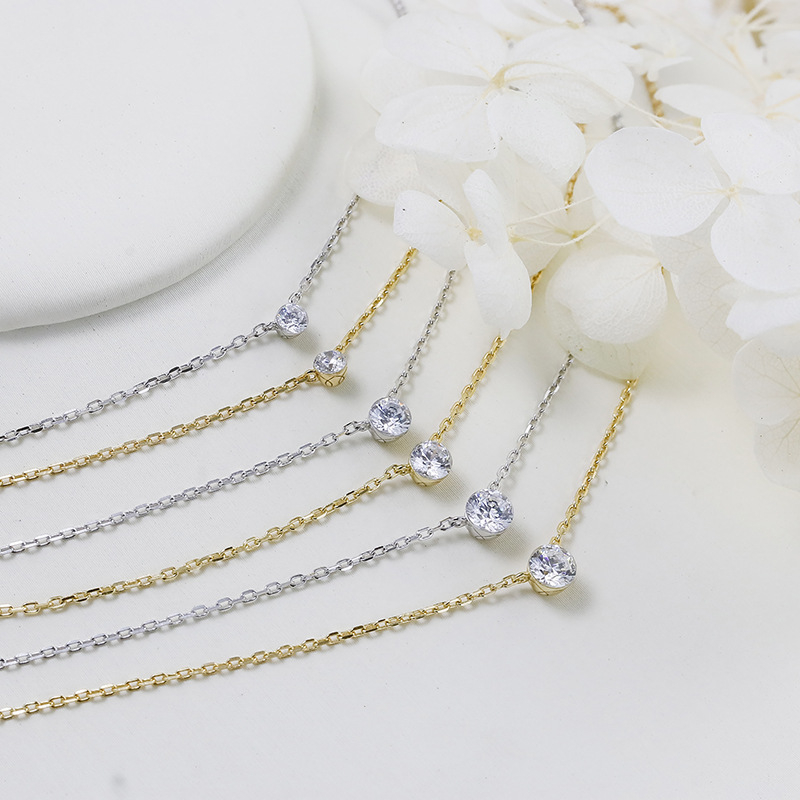 Dunli Jewelry Minimalistički lančić s jednim moissanitnim dijamantom, nevidljiva ugradnja, srebro 925, križni lanac