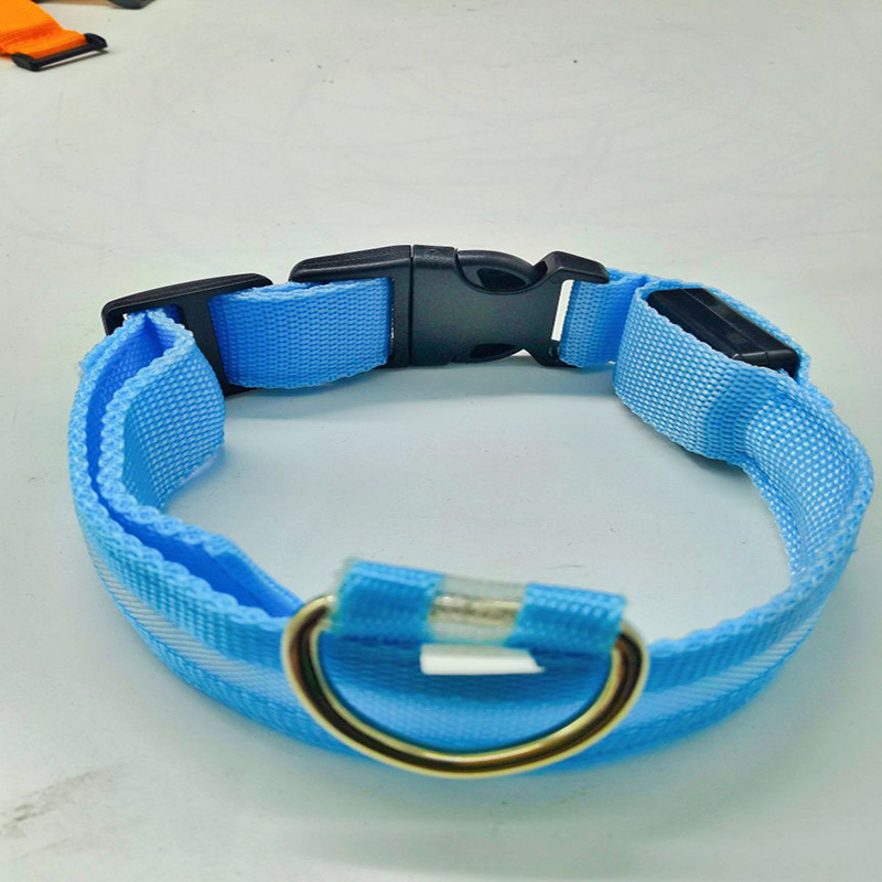 USB-töltéses LED-kutya- és macskanyakörv dekoratív részletekkel, kétoldalas világítással