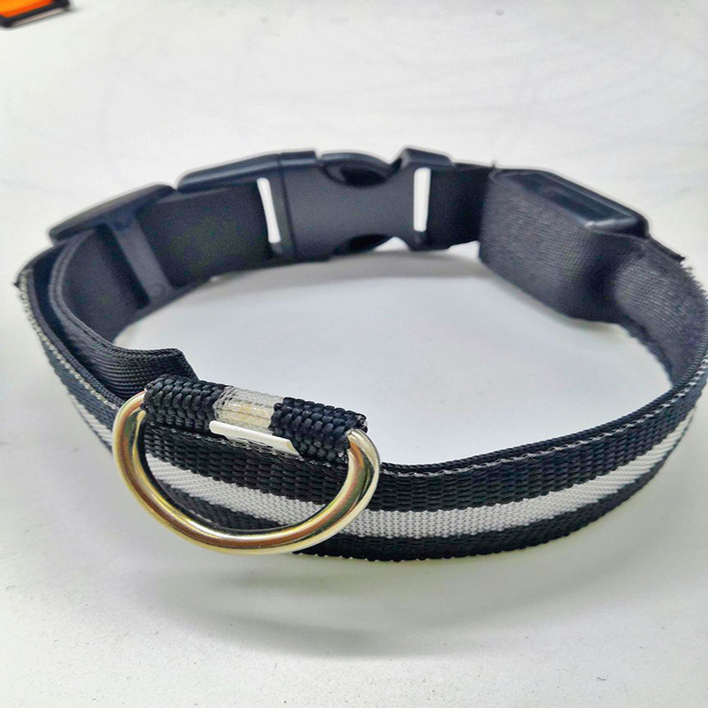 USB-töltéses LED-kutya- és macskanyakörv dekoratív részletekkel, kétoldalas világítással