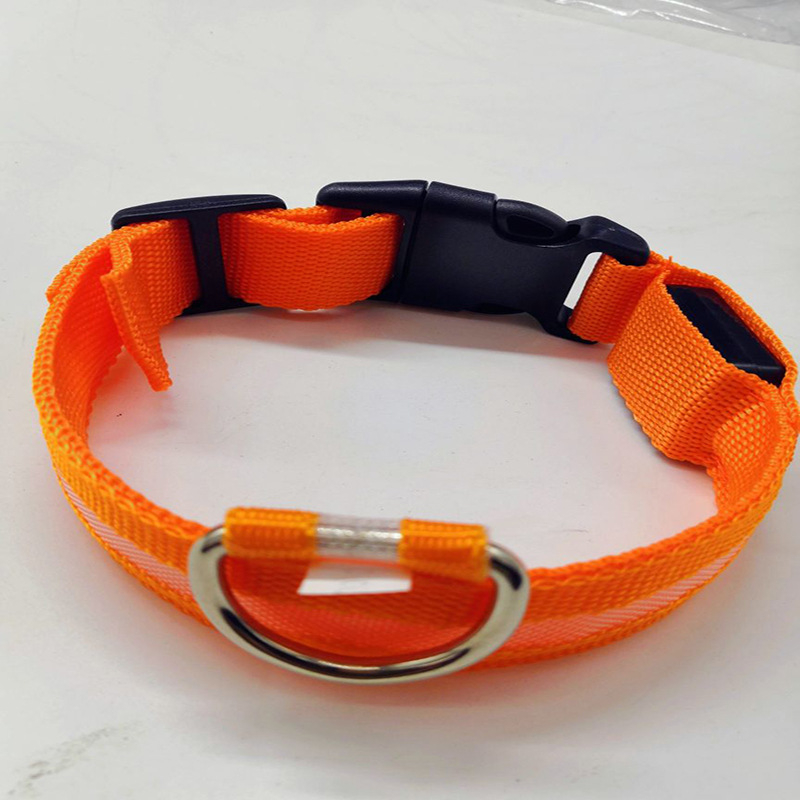 USB-töltéses LED-kutya- és macskanyakörv dekoratív részletekkel, kétoldalas világítással