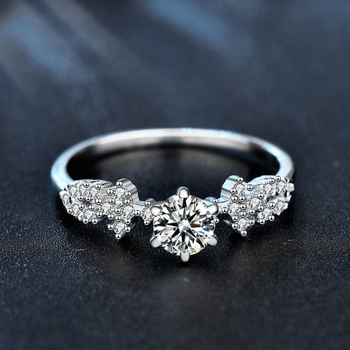 Moissanit gyűrű, S925 sterling ezüst, hatágú foglalat, geometrikus női stílus, kb. 1,7 g