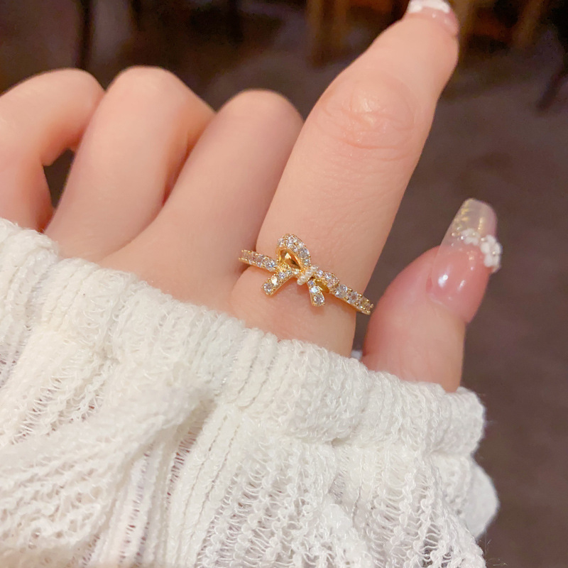 Nyitott gyűrű gyémántos masnival, réz, valódi aranyozás, női kézhez illő ékszer, könnyű luxus stílus