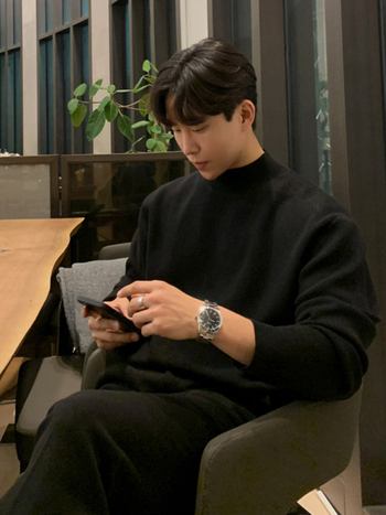 Pulover tricotat pentru bărbați, croi lejer, guler semi-turtleneck, stil coreean, viscoză, primăvara 2025