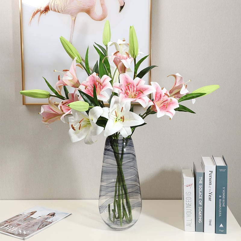 Rocibaby selyem liliom a vázaiban – művirág esküvői és otthoni dekorációhoz, folyamatok: sztereotípiák, injektáló öntés, szitanyomás