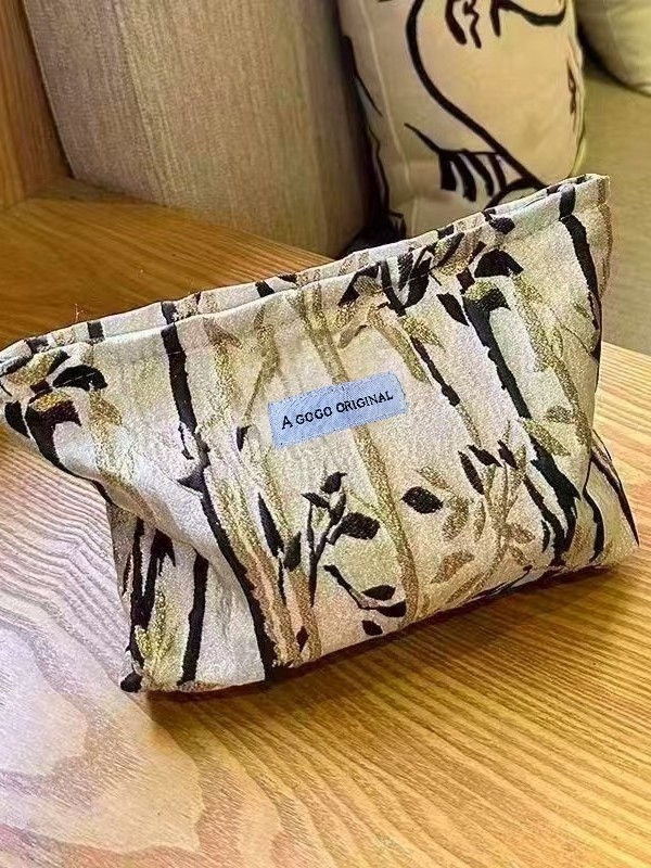 Utazási kozmetikai táska jacquard anyagból, virágos minta, belső nylon bélés, 2025 tavasz